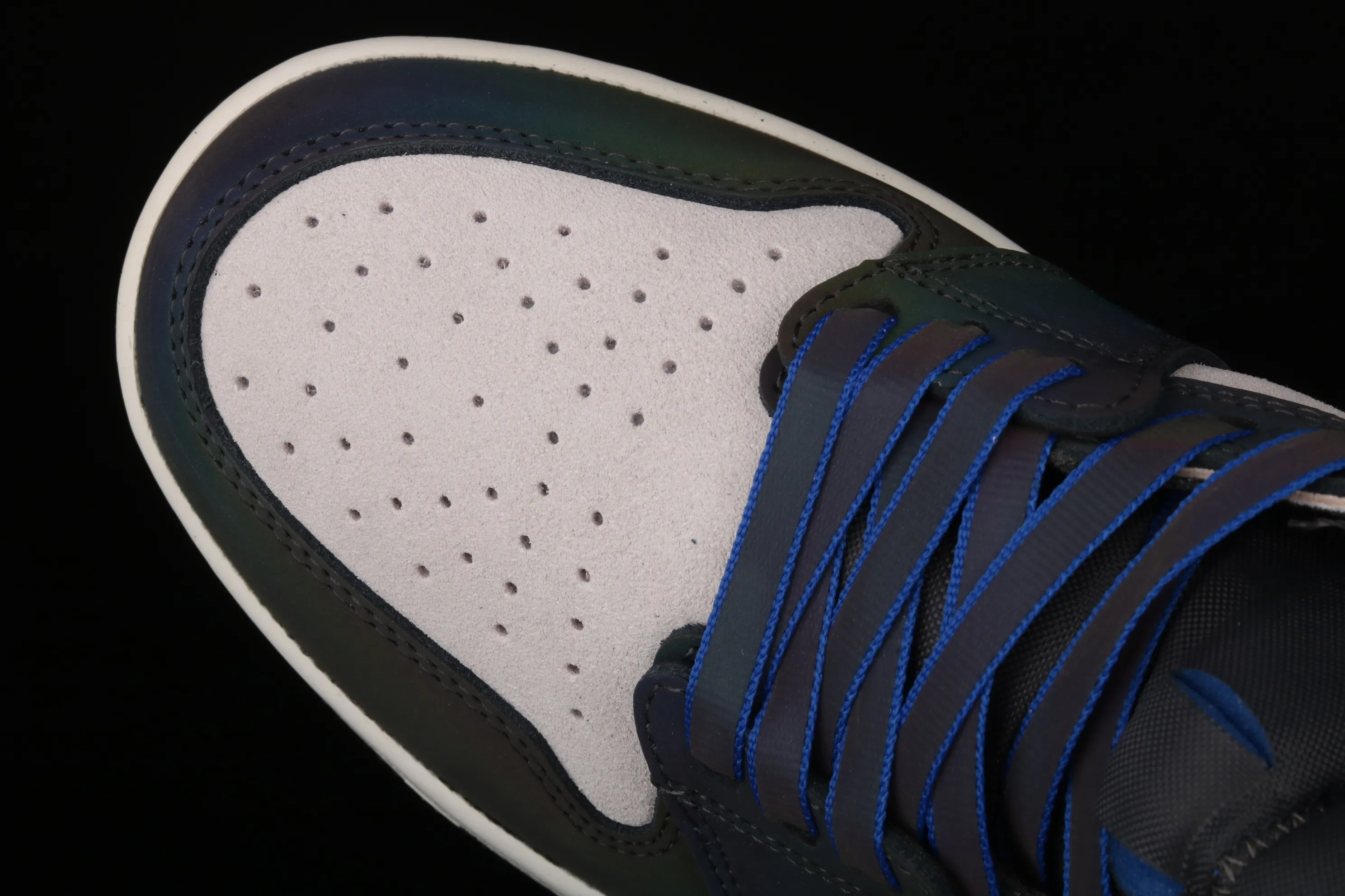 All categories Air Jordan Jordan series basketball shoes Air Jordan 1 High Z version LPL x Air Jordan 1 Zoom Comfort "Iridescent" AJ1 Joe 1 joint model League of Legends theme basketball shoes DD1453-001